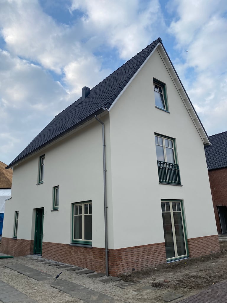 Woning bakstenen plint Oss